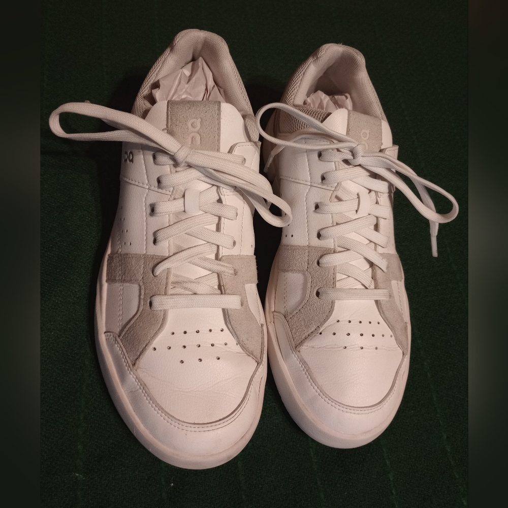 On Running the Roger Women's Sneakers